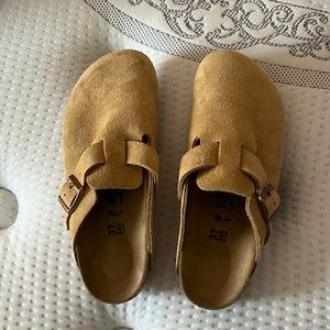 Tan Birkenstock Clogs. NEW WITH BOX